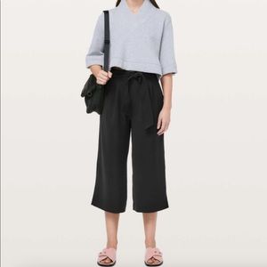 Lululemon Crop Noir Pant - Size 8